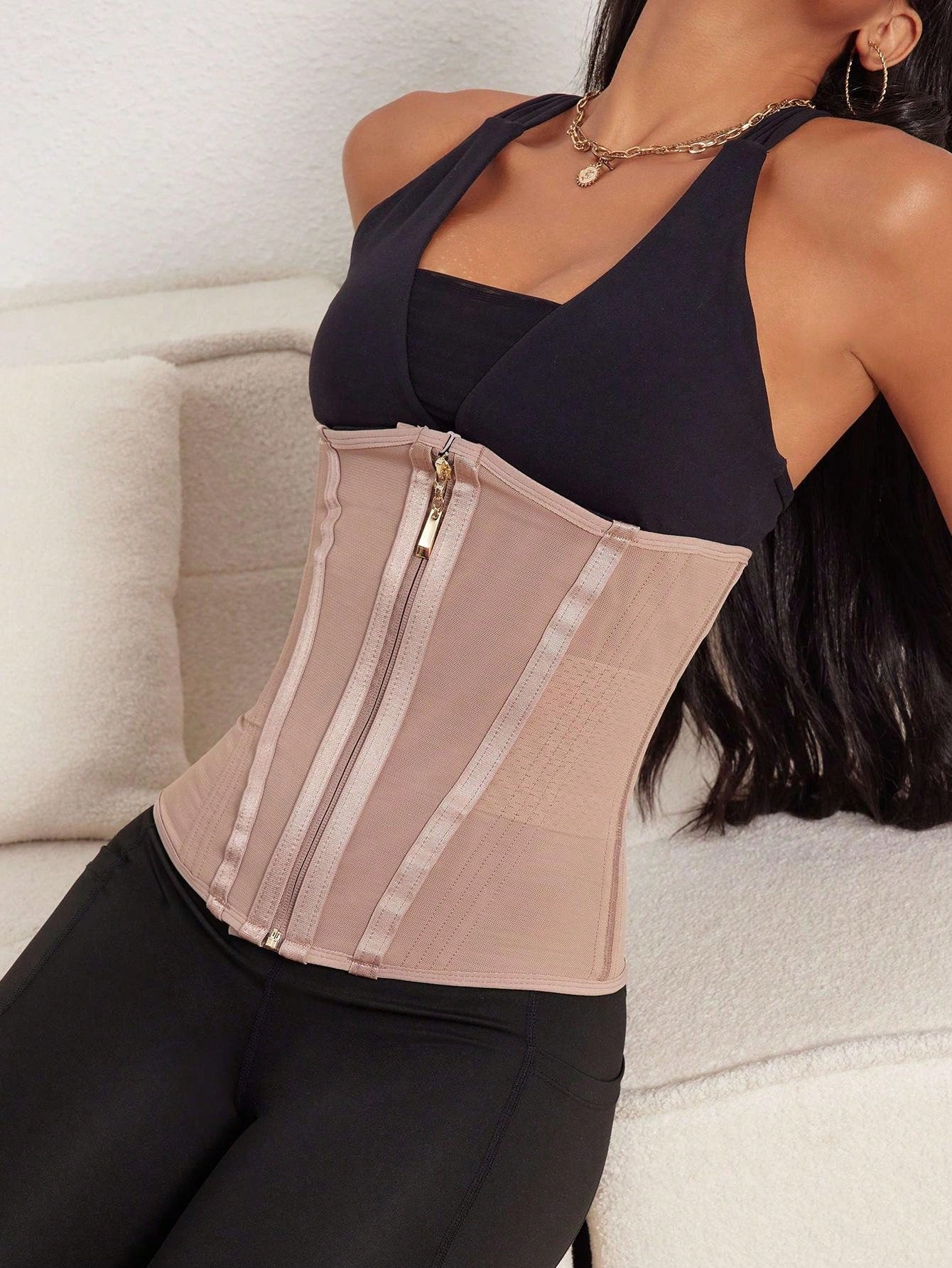 Gaine Sablier beige pour femme avec fermeture avant, confort optimal post-opératoire