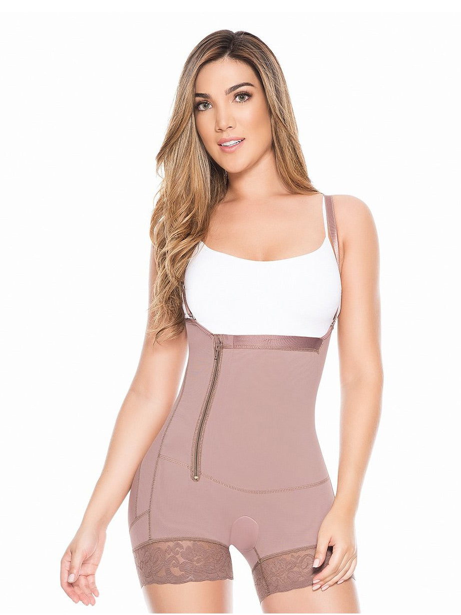 Femme portant le Gaine Colombienne Gommeuse À Dos Haut Fajate avec technologie Viveltex Protect